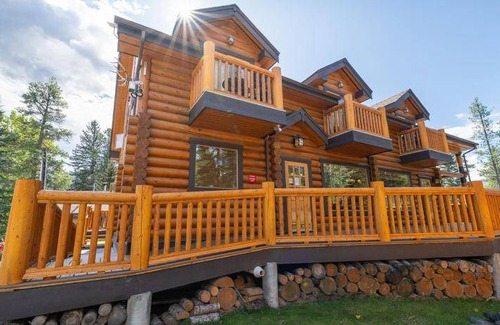Castle Junction Cabin | 79 m² Lodge ∙ 2 bedrooms ∙ 6 guests