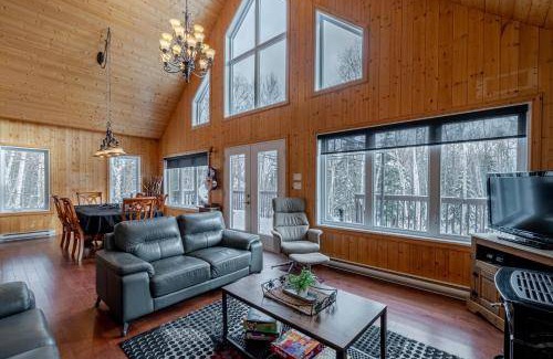 Petite-Riviere-Saint-Francois Ski Chalet | 260 m² Chalet ∙ 4 bedrooms ∙ 10 guests