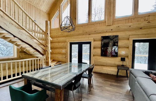 Sainte-Marguerite-du-Lac-Masson Ski Chalet | Fief on the river, luxury and relaxation. Access to the river and private spa