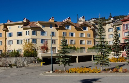 Sun Peaks Hotel | Cahilty Hotel & Suites