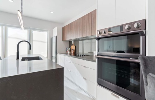 Leslieville Apartment | California Style Brand New 3 Bed in the Heart of Leslieville