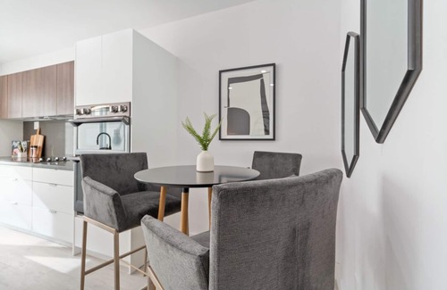 Leslieville Apartment | California Style Brand New 3 Bed in the Heart of Leslieville