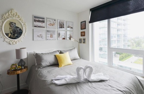 Marpole Apartment | Captivating Modern Suite near Marine Gateway