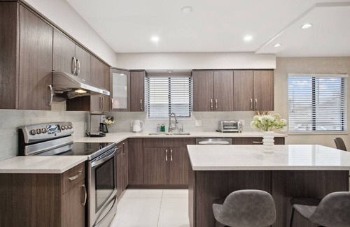 Killarney House | Central Family Home: Indoor Arcade & Huge Backyard