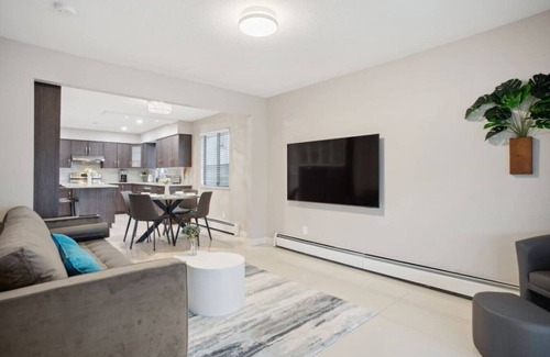 Killarney House | Central Family Home: Indoor Arcade & Huge Backyard