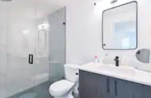 Calgary House | Central Home 2min>DT Core | KING Bed | Fresh Reno!