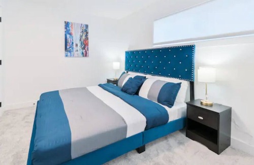 Calgary House | Central Home 2min>DT Core | KING Bed | Fresh Reno!