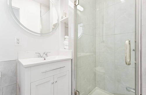 Fraserview House | Centrally Located Spacious 6 Bedroom 2.5 Washroom Home In Vancouver