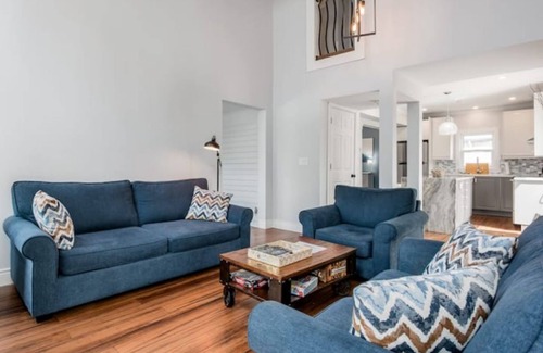 St. Davids House | Château Ravine, backing onto a beautiful tree-filled ravine