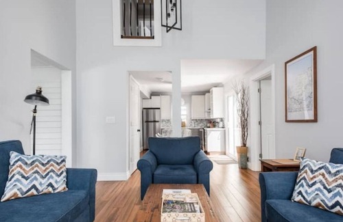 St. Davids House | Château Ravine, backing onto a beautiful tree-filled ravine