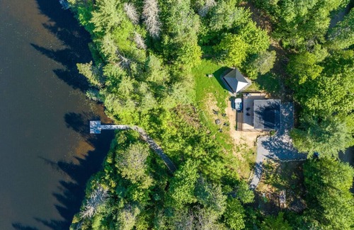 Saint-Alphonse-Rodriguez House | Chalet Hello| Private Lake Access | Hot Tub | EV