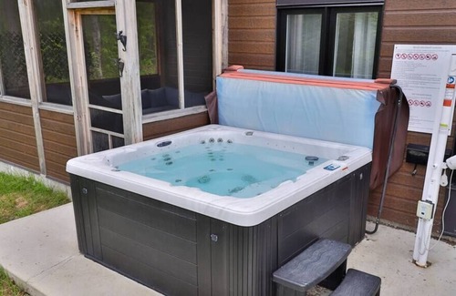 Chertsey Ski Chalet | Chalet le loup- SPA- Bord du lac lili- Petfriendly