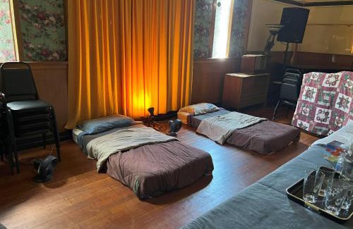 Port Alberni House | Char's Landing Hostel