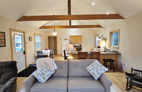 Naufrage Cottage | Charming 2-bedroom cottage with AC, WiFi in lovely Georgetown