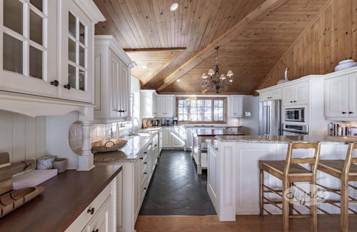 Minett Cottage | Charming 4 bed 4 bath cottage on Lake Rosseau with Boathouse! SW Exposure!