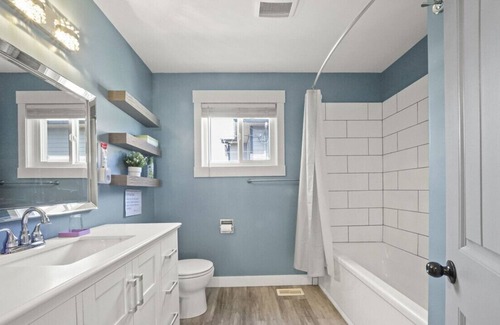 Regional District of Nanaimo House | Charming Oasis with Fenced Yard on Jingle Pot Road