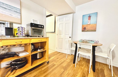 Halifax Apartment | Charming private basement suite with kingsize bed in brilliant Halifax