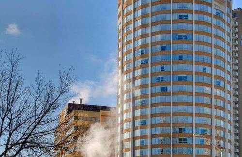 Downtown Edmonton Hotel | Chateau Lacombe Hotel