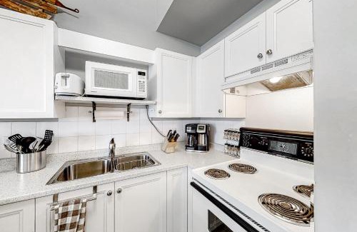 Big White Ski Resort Apartment | Chateau On The Ridge 410