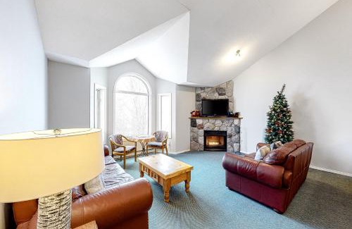 Big White Ski Resort Apartment | Chateau On The Ridge 410