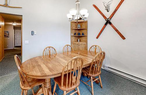 Big White Ski Resort Apartment | Chateau On The Ridge 410