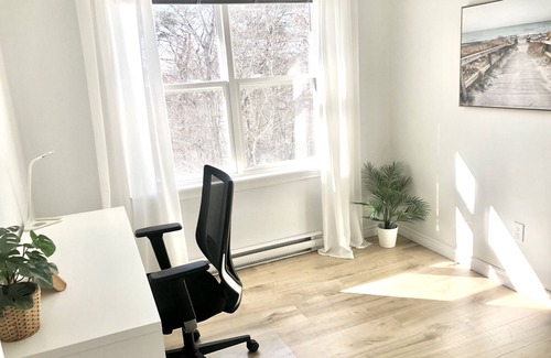 Dartmouth House | Cheerful home away from home in Dartmouth. Perfect for short term stays!