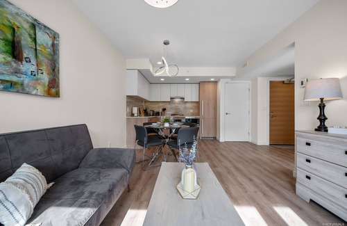 Richmond City Centre Apartment | City Center Brand New 1 Bedroom 4 Guests Apartment