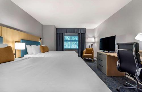 Lower Sumas Mountain Hotel | Clarion Hotel & Conference Centre