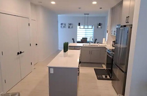 Northeast Edmonton House | Comfortable 3 BRMs 2.5 BTH Home & garage parking