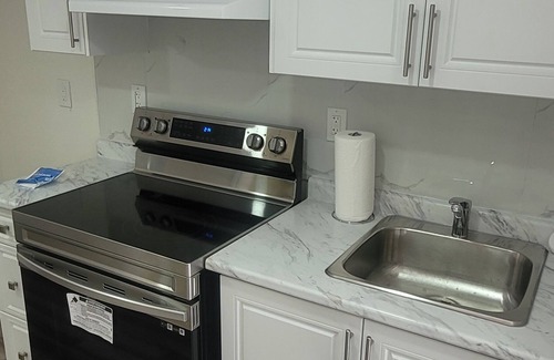 Grand River South House | Comfortable studio basement near KW airport and Chicopee
