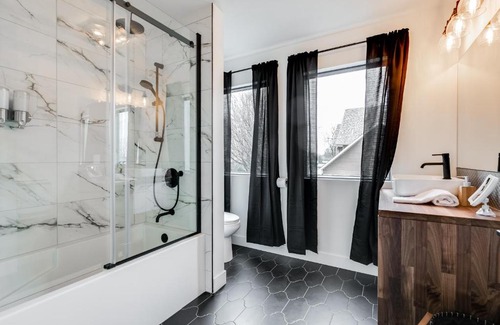 Laval Apartment | Complexe La Voûte by KASANIA - Condo 201