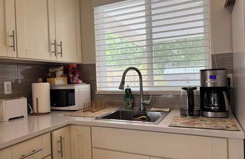 Port Coquitlam House | Coquitlam Center, Two-bedroom Suite, Newly Renovated, Steps to SkyTrain