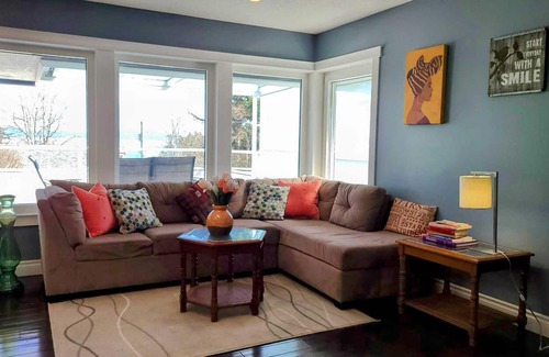 Cordova Bay House | Cordova Bay Executive House - 5 min from the beach