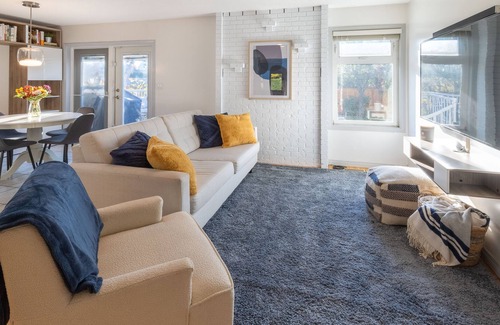 Cordova Bay House | Cordova Burrow - Great Family Home in Saanich!