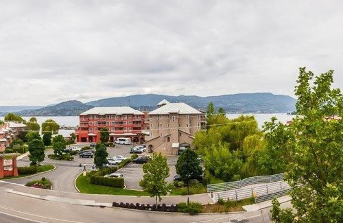 South Pandosy Apartment | Corner Apartment with Lake View #518