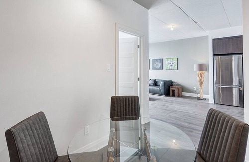Laval Apartment | Corporate Stays | L'Equinoxe | Stunning 1BR