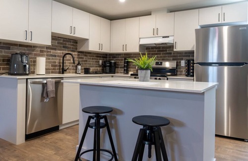 Cornwall Apartment | Cozy 2BDR Lots Of Amenities