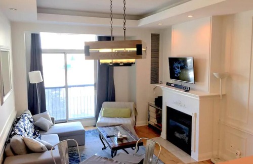 Church and Wellesley Apartment | Cozy 2br downtown condo by Wellesley Subway