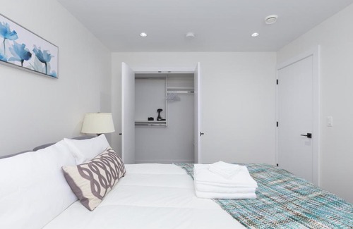 Riley Park-Little Mountain House | Cozy 3BDR Suite near Queen Elizabeth Park