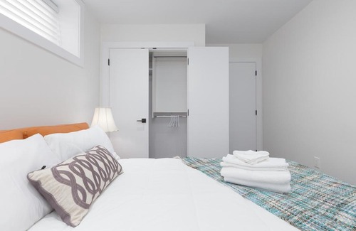 Riley Park-Little Mountain House | Cozy 3BDR Suite near Queen Elizabeth Park