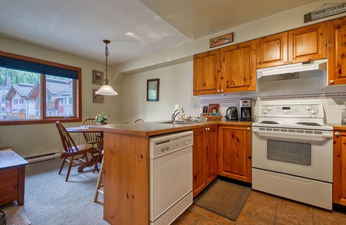 Sun Peaks Condo | Cozy and Spacious Condo Walking Distance to Lifts and Village