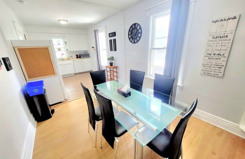 Niagara Falls House | Cozy home, steps away from all the entertainment.