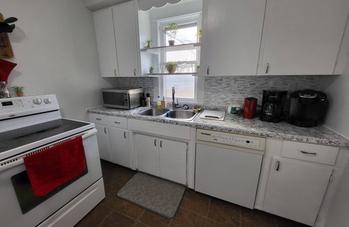 Niagara Falls House | Cozy home, steps away from all the entertainment.
