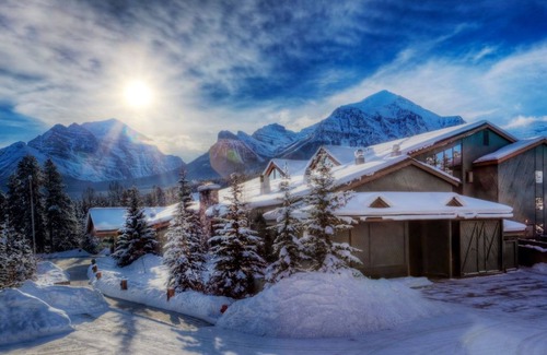Lake Louise Condo | Cozy Lake Louise Retreat | Jacuzzi + Fireplace
