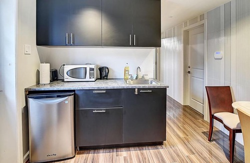 Outremont House | Cozy Lovely Apartment with AC in Outremont