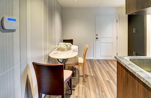 Outremont House | Cozy Lovely Apartment with AC in Outremont