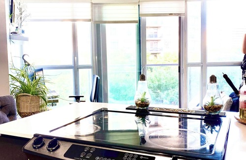 Downtown Mississauga Condo | Cozy Room in City Centre