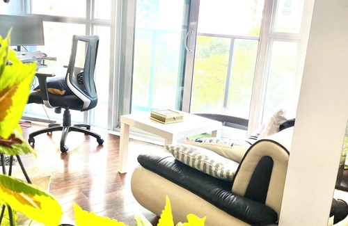 Downtown Mississauga Condo | Cozy Room in City Centre