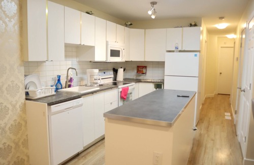 East Kildonan House | Cozy, Sparkly 3 Bedroom with ensuite bathroom