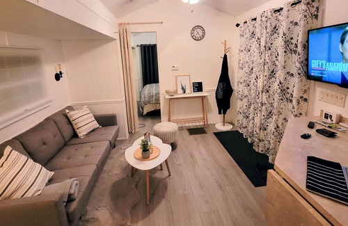 Lindell Beach House | Cozy Tiny Home at Cultus Lake